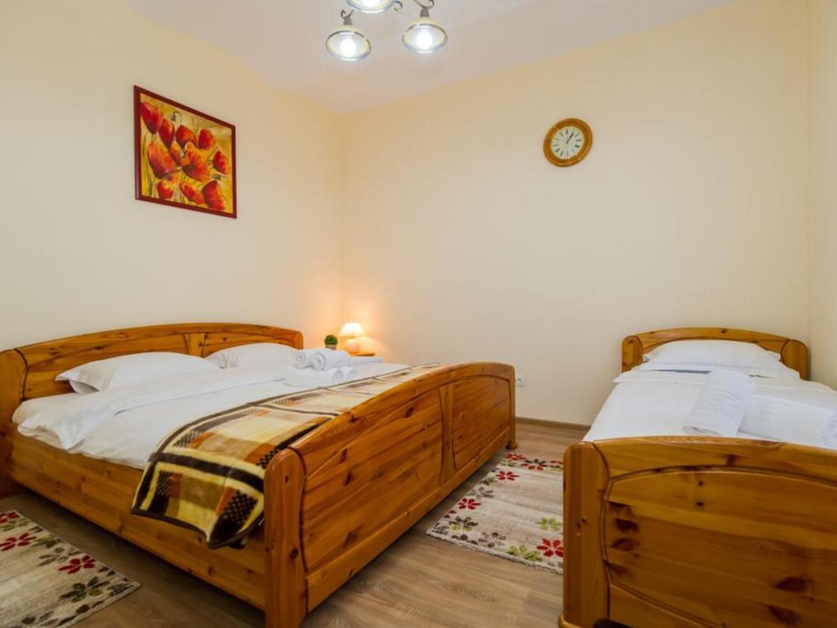 Apartment Carol Private Yard With Barbeque And Parking Sinaia Exterior photo
